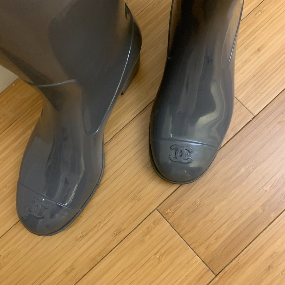 CHANEL Interlocking CC Logo Rubber Rain Boots - Picture 3 of 11